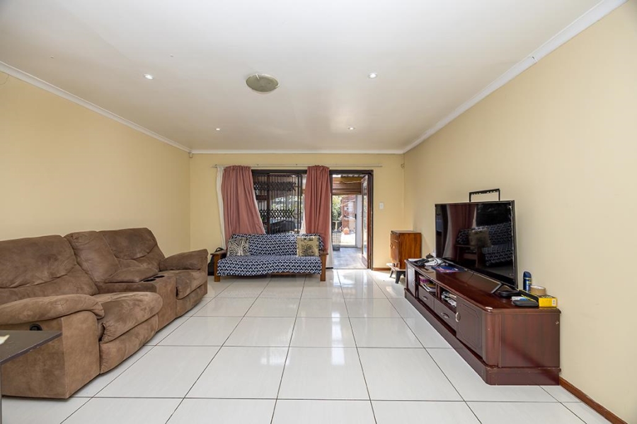 2 Bedroom Property for Sale in Table View Western Cape